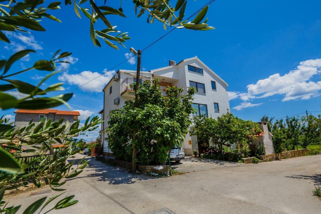 Apartments Mila Kaštela Buitenkant foto